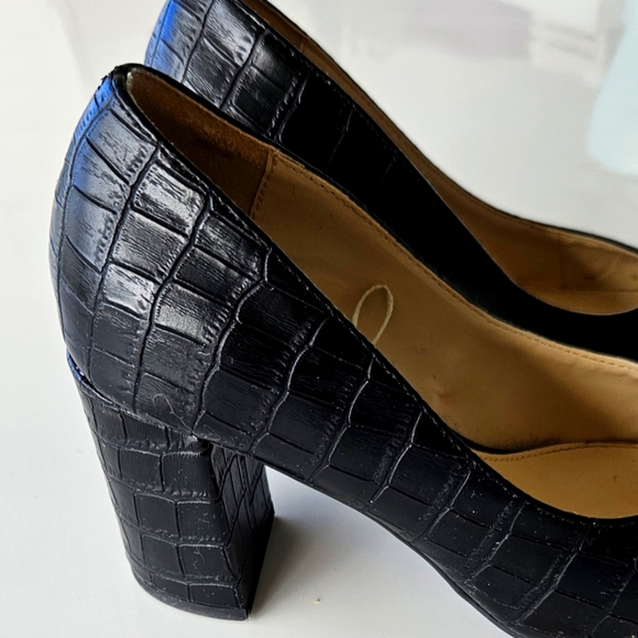 Liz Claiborne Haslett Heel -Size 5 - Picture 3 of 6